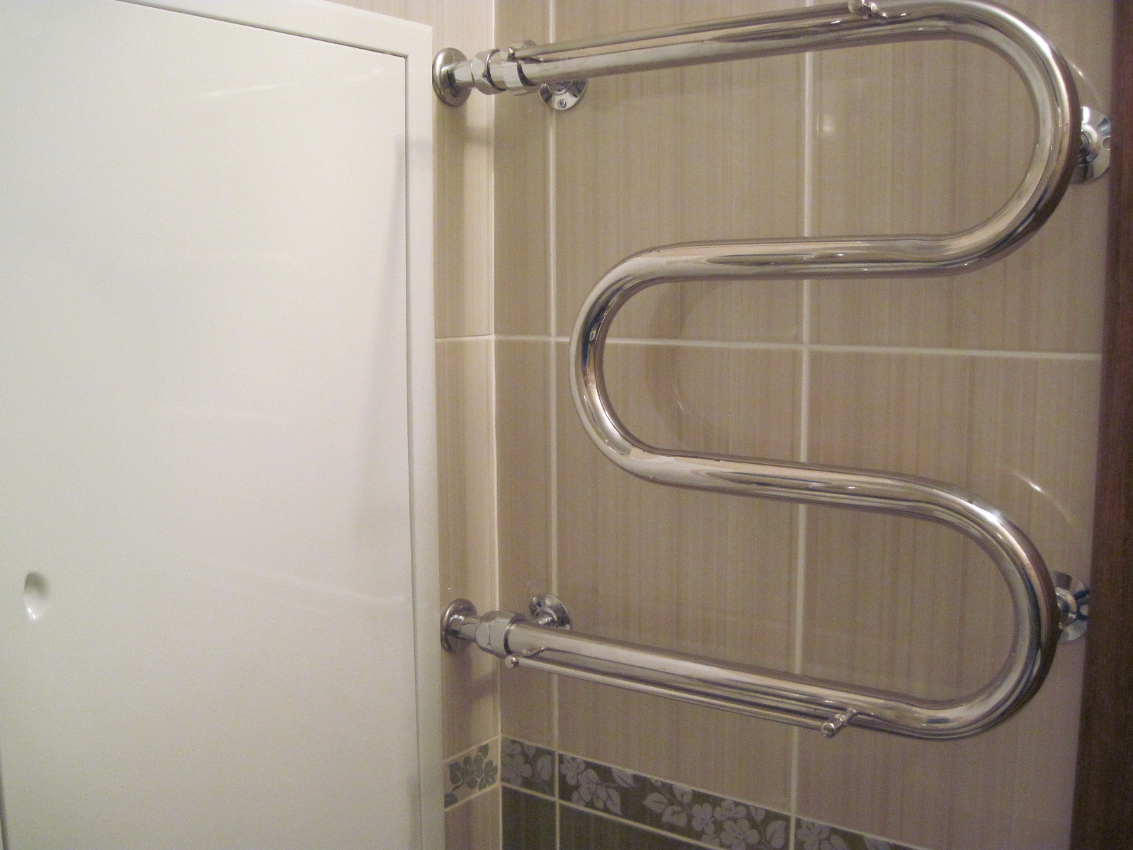 Полотенцесушитель: комфорт в ванной и снижение затрат на отопление
