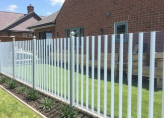 Заборы из поликарбоната: почему они стали таким популярным выбором и в чём их сильные стороны