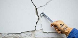 Как избавиться от трещин в стене: понятный план действий для хозяев дома