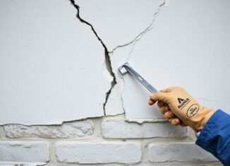 Как избавиться от трещин в стене: понятный план действий для хозяев дома